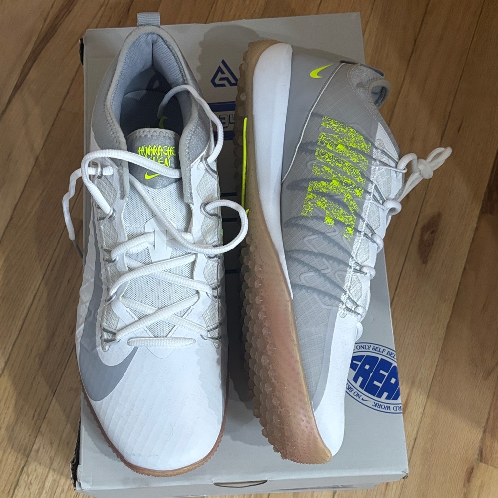 New Nike Men Huarache 7 White and Gray Sneakers with Neon Accents